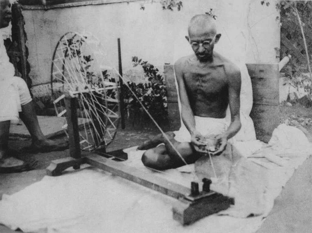 सपने में चरखा चलाना