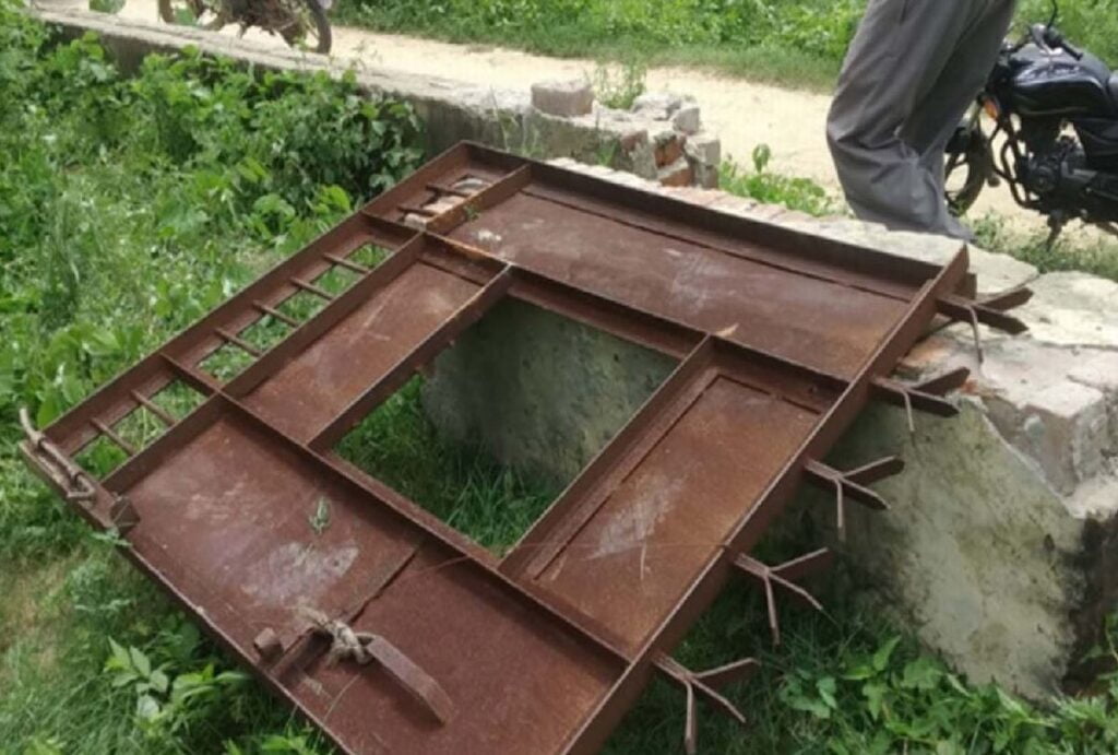 सपने में दरवाजा गिरना