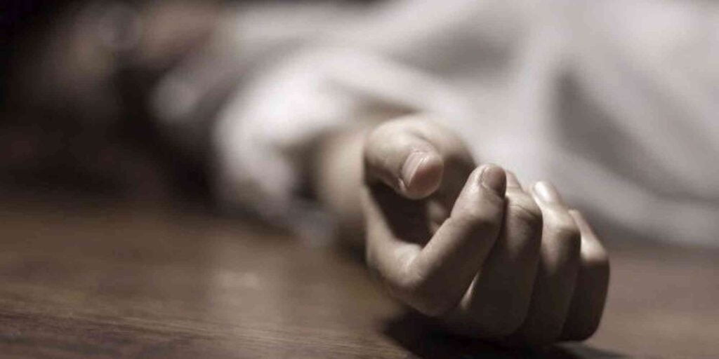 सपने में मुर्द के साथ खाना देखना