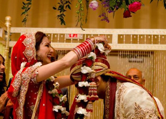 सपने में वरमाला देखना या डालना