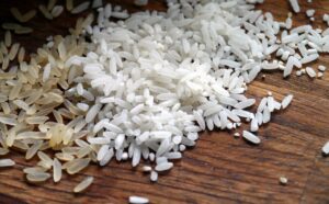 चावल का गिरना शुभ है या अशुभ